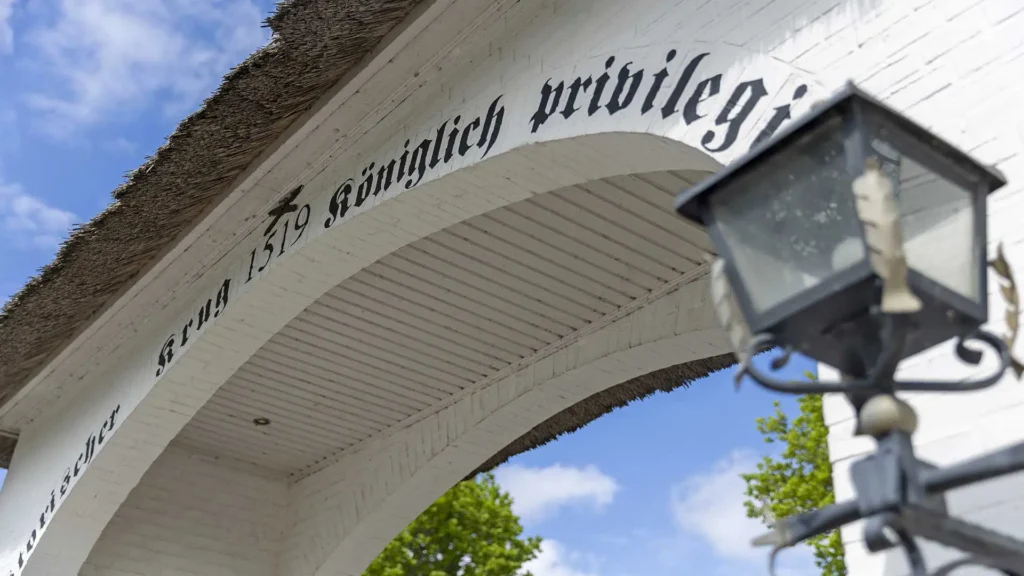 historischer-krug-haus-tor1