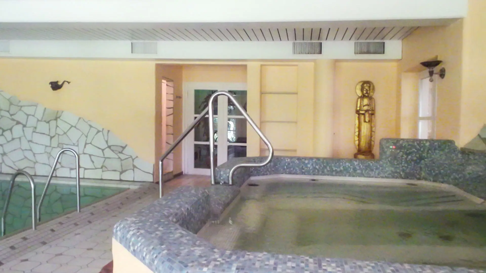 historischer-krug-wellness-massagewanne